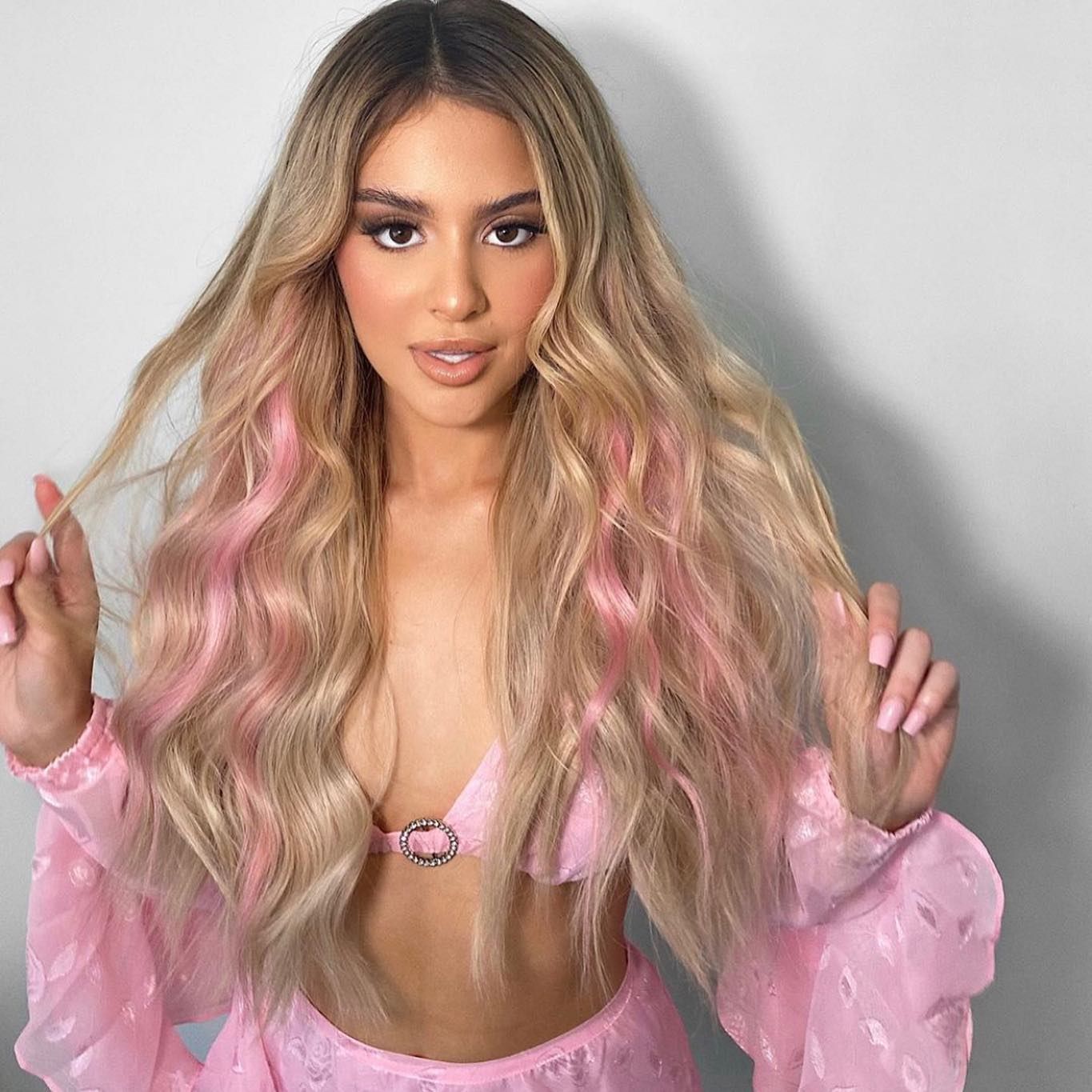 Durable Long Length Female Hair Wig